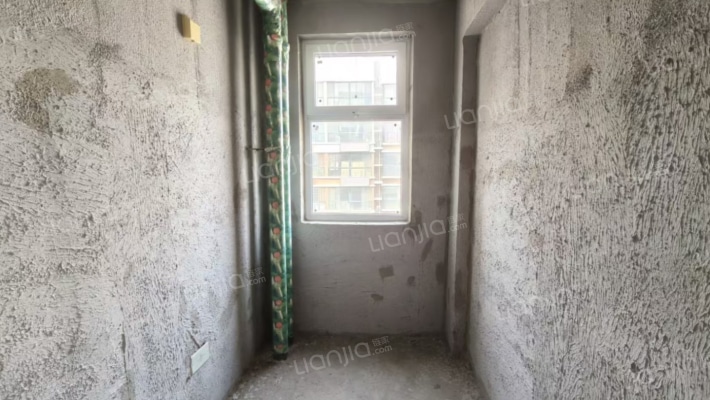 急售南北向大三居，双卫毛坯，价格美丽-卫生间A