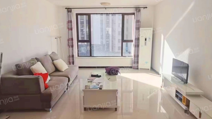 此房满二年，楼层好，视野好，全天采光，-客厅