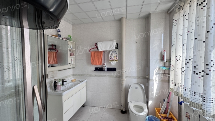 范阳路沿线 5居室 精装修 采光充足 通风好-卫生间A