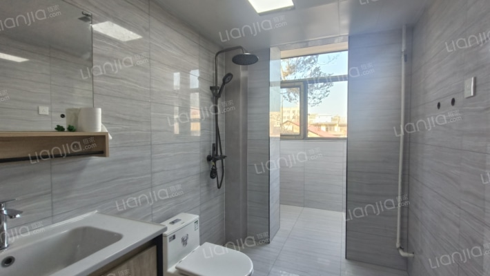 急售 南北通透 明厨明卫 采光无遮挡-卫生间