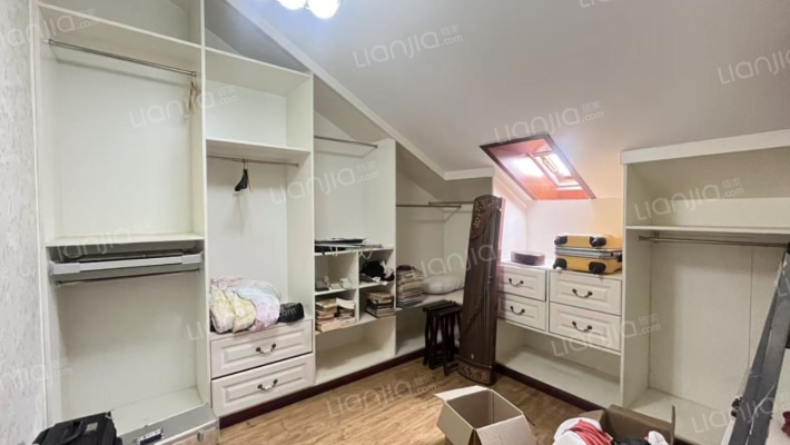 物探三号院 永安小区 顶层复式 精装修-衣帽间