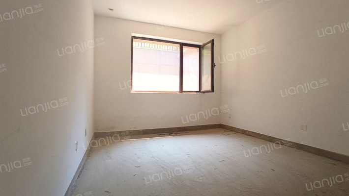 鸿坤理想湾下叠  带前后院子  房本满二-卧室E