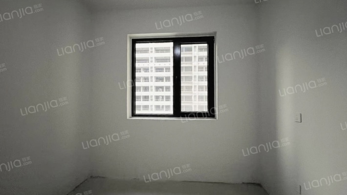 房子属于毛坯房，房主还没收房，工抵房-卧室B