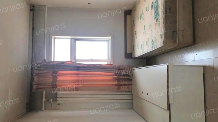 此房子满五唯一， 税费低，南北通透视野好。-卧室A