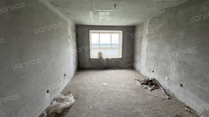 冠云主路 出行方便 南北通透中间楼层三居-客厅