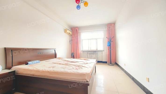 宜佳旺广场北边 南北通透大三居 单价3800 就是便宜-卧室A