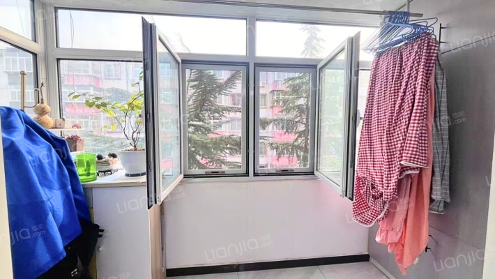 南北通透两居室 满五税费低 停车方便户型方正-阳台