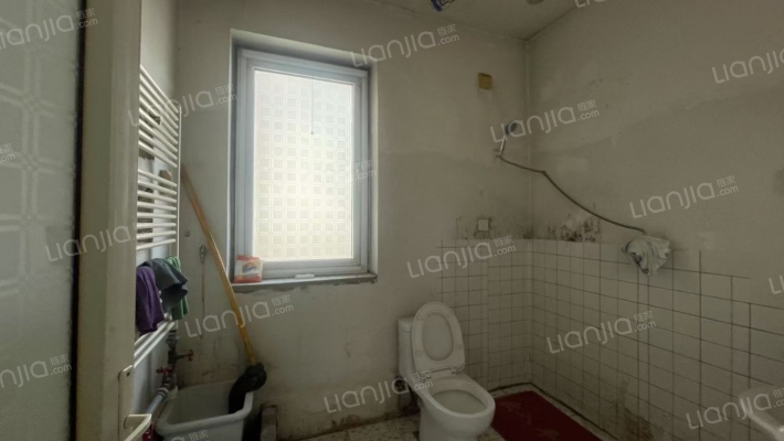 广安B区   复式楼  4居室   70年产权-卫生间C