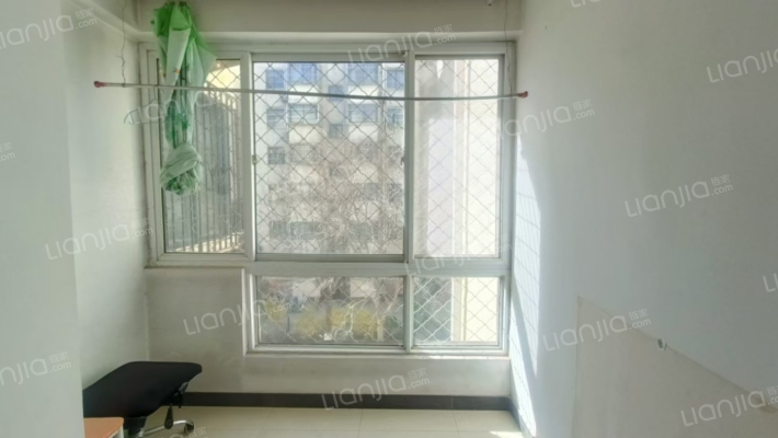 满五，两居室，集中供暖，采光好，优质房源！-阳台