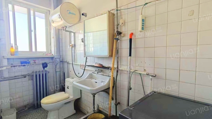 华北铝业北院生活小区 2室1厅 南 北-卫生间