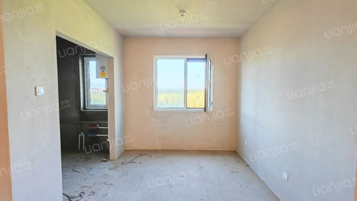 急售三利C区南北向大三居，毛坯满二，价格美丽-餐厅