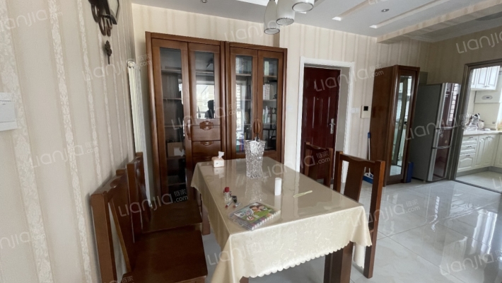 双塔区 精装三居 家具家电齐全 带地下室 看房方便-餐厅