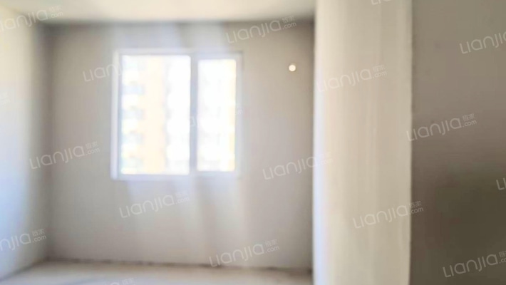 838沿线，70年大产权，房本满五唯一，集体供暖。-卧室B