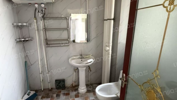 户型方正  南北通透 集中供暖-卫生间