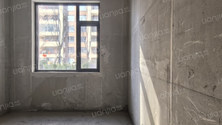 花田路 集中供暖，洋房下叠带小院-卧室A