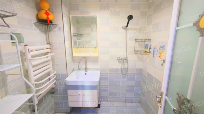 房子干净整洁    南北通透    格局户型方正-卫生间