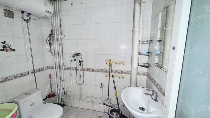 二康医院南侧新府阳光南北通透两居，带地下室-卫生间