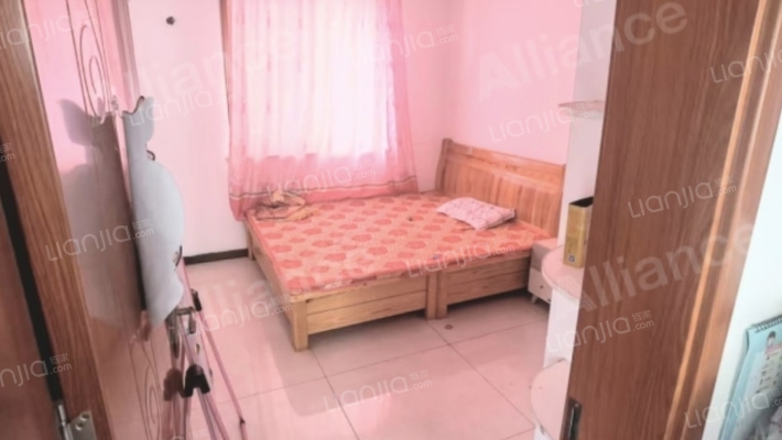 此房电梯房，中间楼层，毛坯房，可随意装修，房本在手-卧室C