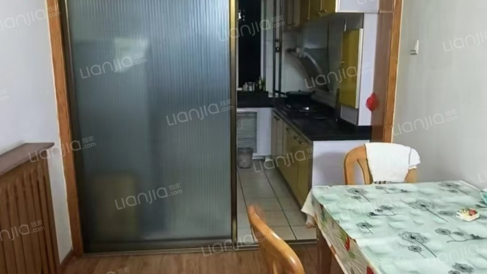 物探局家属院 环境好 物业管理好 中间楼层两居出售-餐厅