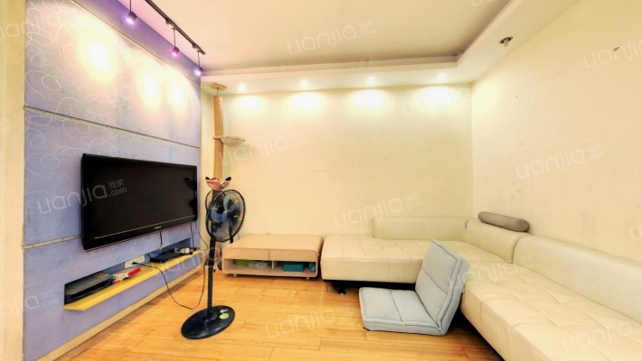 东鸿小区二手房实景图