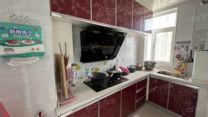 冠云路大产权，南北通透精装修，有房本可过户-厨房