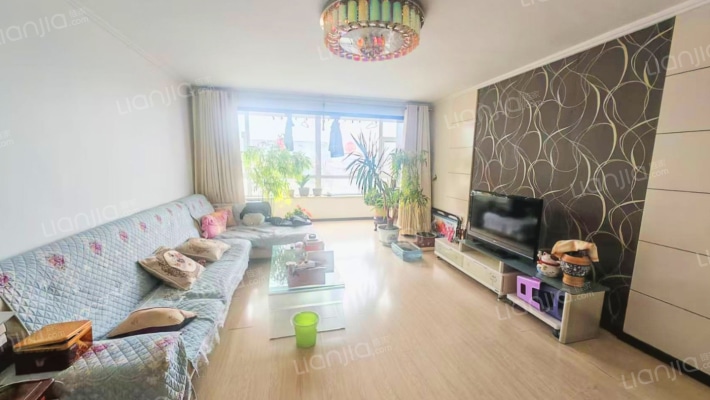 江畔名苑二手房实景图