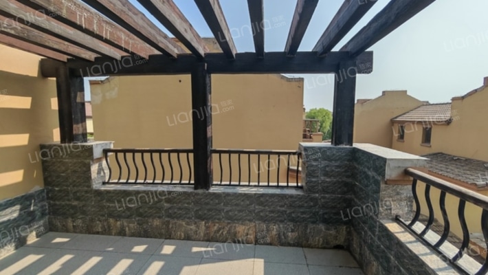 精装联排别墅 带院子 上下三层 小区环境好 绿化高-露台