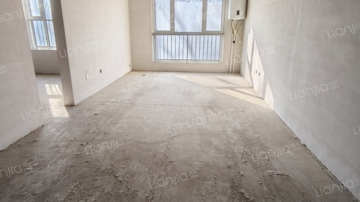 急售价三利C区朝南两居，满二，价格可议。-客厅