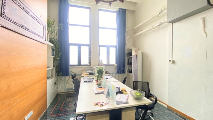 兆恒广场院外SOHO二手房实景图