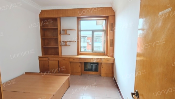 火车站南北通透两居不是顶层有钥匙随时看-卧室B