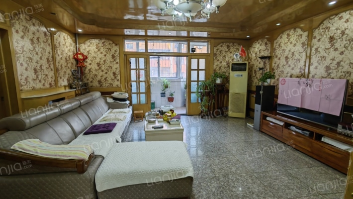 范阳路 政法街 二跃三 南北通透大三居出售-客厅