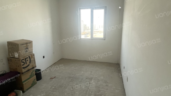 ：此房中间楼层，采光好，视野好，房本在手-书房