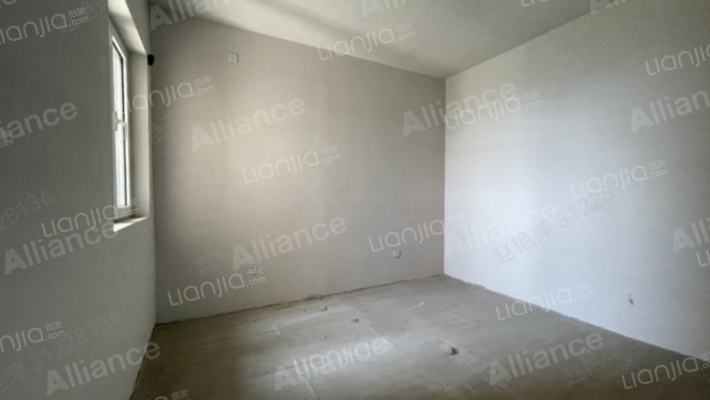 小区位于高尔夫别墅里 看房方便 安保措施齐全-卧室A