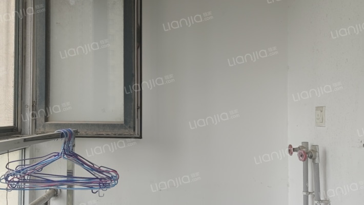 水岸花城，好房源，环境好，交通便利。-阳台