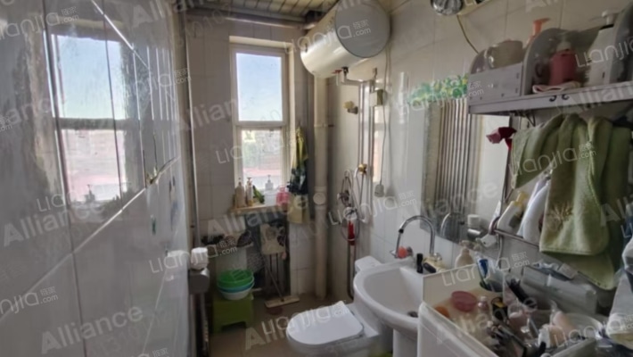 华光小区 3室2厅 南 北-卫生间A