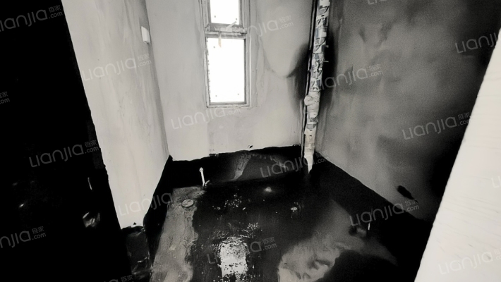 此房产证满二，大花园，带车库，诚意出售。-卫生间B