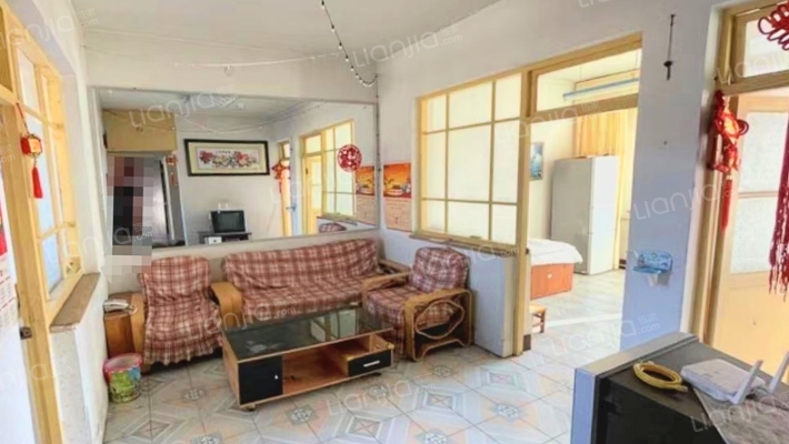 东兴街，板楼经典，三居室。满二-客厅