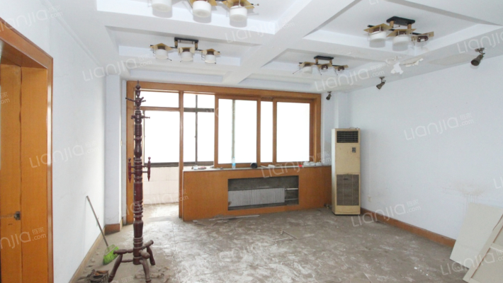 福利院住宅楼二手房实景图