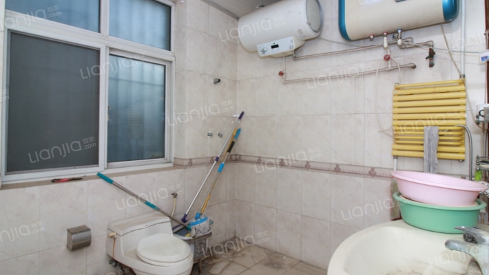 房本满五唯一，联排别墅，纯南大院子，方正-卫生间C