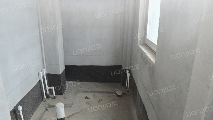 京都颐和城  边户 233平联排别墅 带大院子急售-卫生间E