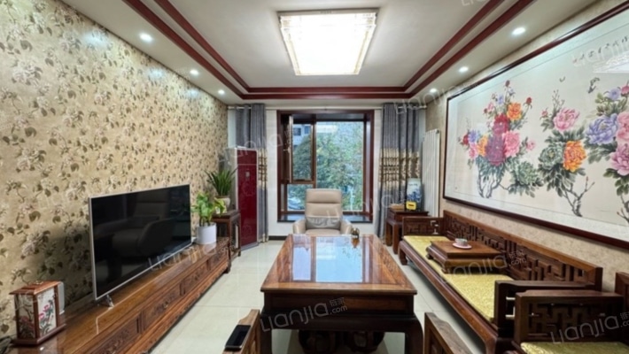 双塔板楼低楼层，南北三居，满五-客厅