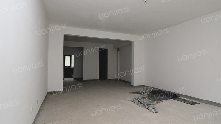 理想湾下叠拼带南北院子和地下室，带车位，位置安静-客厅A