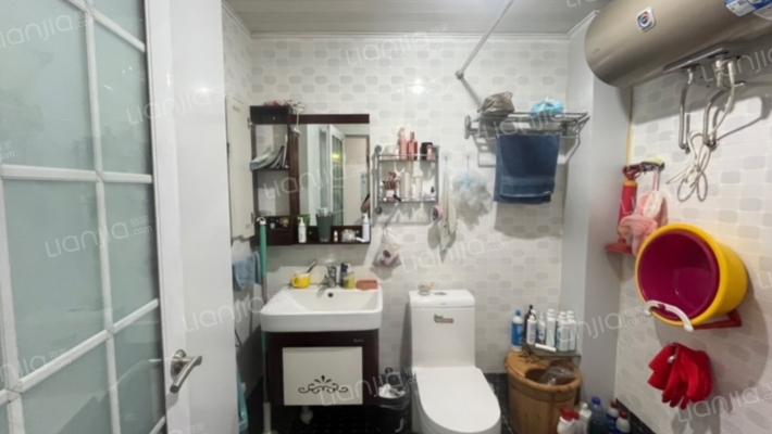 德信公园旁  集中供暖社区 名流五期低楼层 价格可谈-卫生间