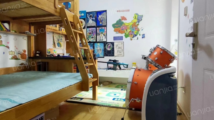 此房是中高楼层采光视野都很好 ，业主自住装修-卧室B