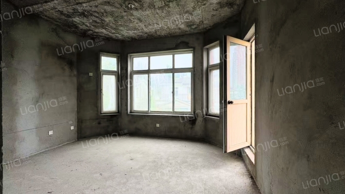 独栋别墅，房本满五唯一，户型好，宽敞通透，居住舒适-卧室B