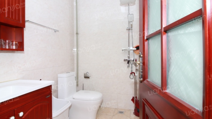 军欣别墅 带花园  满二精装修  停车方便-卫生间D