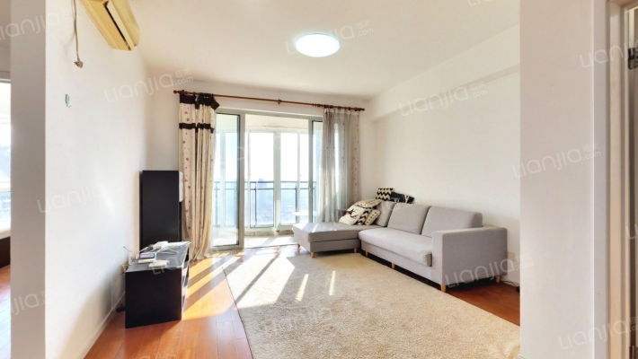 天山河畔花园二手房实景图