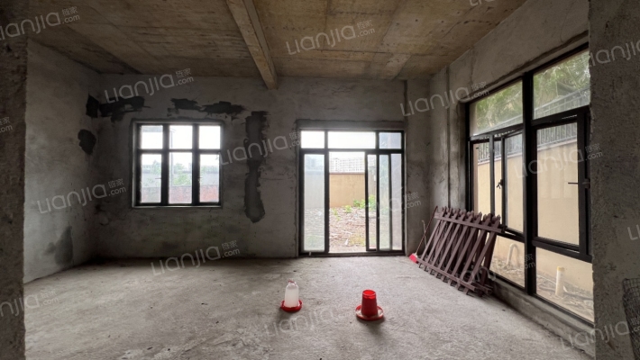 江畔豪庭二手房实景图