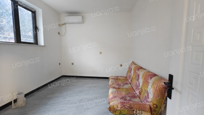 晨光路独院业主急售 带两间临街门面房-卧室D