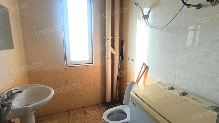 水岸花城，一线河景美宅，标准现房，即买即住-卫生间